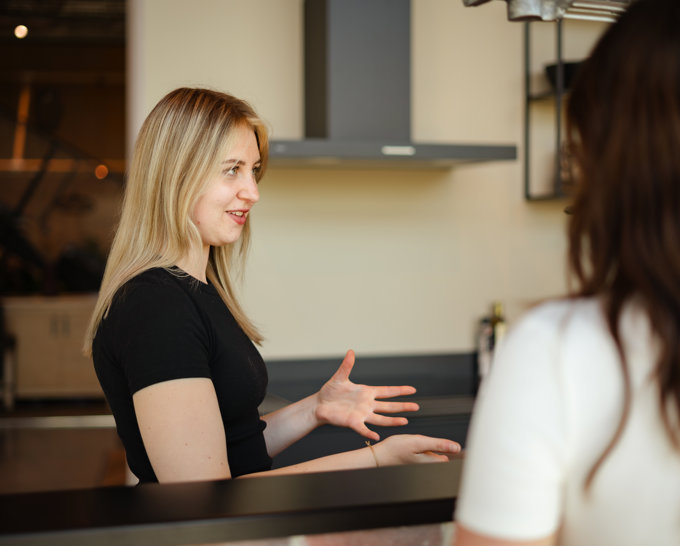 Bij THUIS de Showroom vinden we het belangrijk dat je woning jouw identiteit weerspiegelt. Dat zorgt ervoor dat niet elk nieuwbouwhuis er hetzelfde uitziet, maar ook dat het een plek wordt waar jij je echt thuis voelt. Gelukkig leent de eclectische woonstijl zich daar perfect voor! Bij THUIS de Showroom vinden we het belangrijk dat je woning jouw identiteit weerspiegelt. Dat zorgt ervoor dat niet elk nieuwbouwhuis er hetzelfde uitziet, maar ook dat het een plek wordt waar jij je echt thuis voelt. Gelukkig leent de eclectische woonstijl zich daar perfect voor!